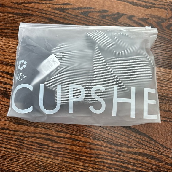 👙 Cupshe Striped Tankini with Black Bottoms - Picture 7 of 8